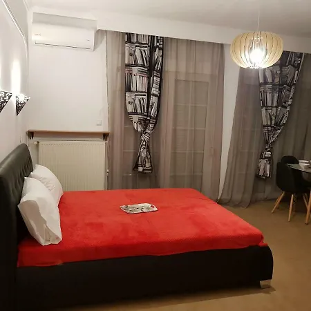 Deluxe Lilian Nea Kallikrateia